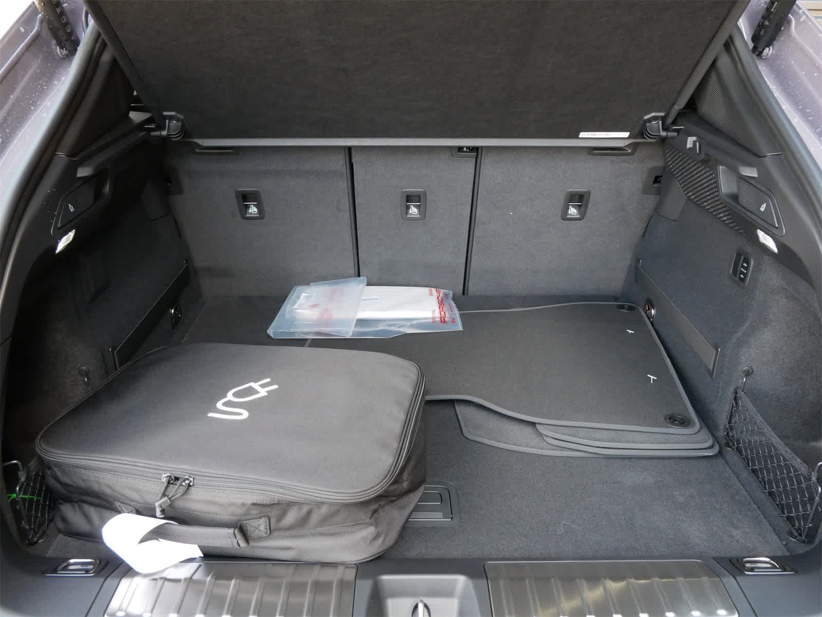 Thumbnail: 2025 Porsche Macan - 7