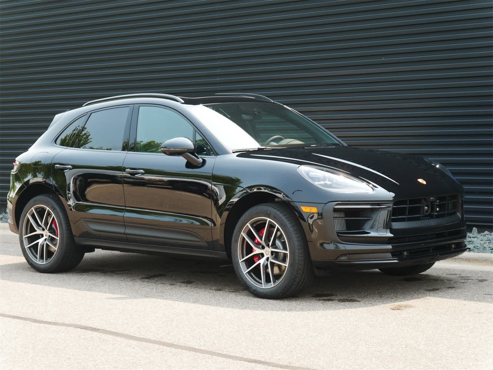 Thumbnail: 2025 Porsche Macan - 25
