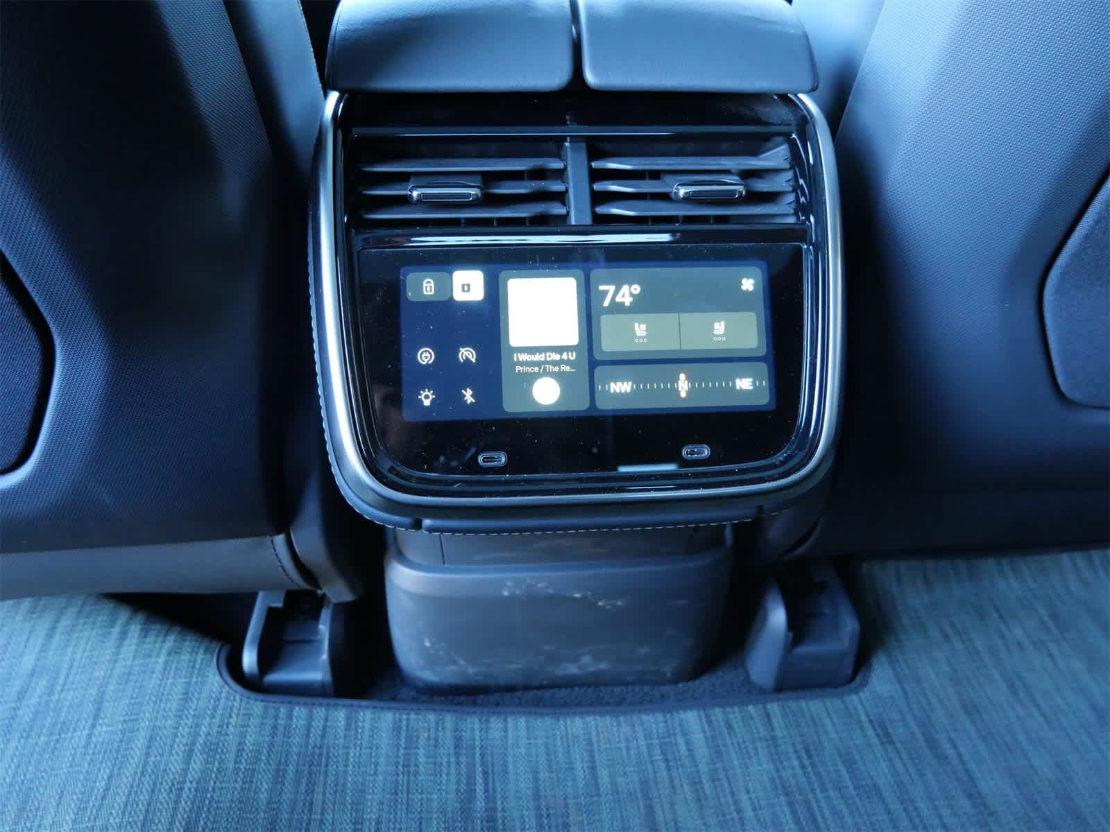 Thumbnail: 2022 Rivian R1T - 14