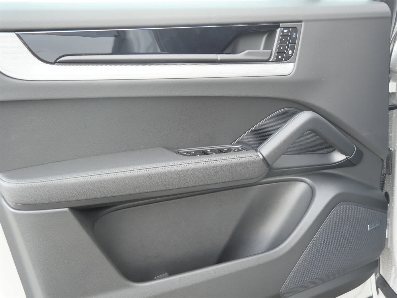 Thumbnail: 2026 Porsche Cayenne - 9