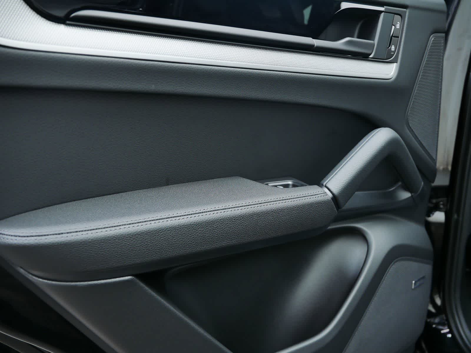 Thumbnail: 2026 Porsche Cayenne - 15