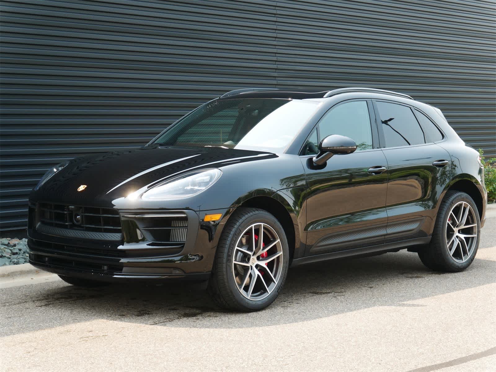 Thumbnail: 2025 Porsche Macan - 1