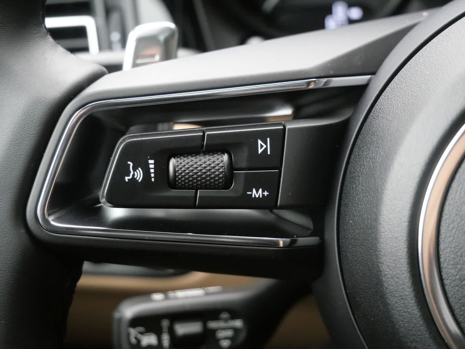 Thumbnail: 2026 Porsche Macan - 24