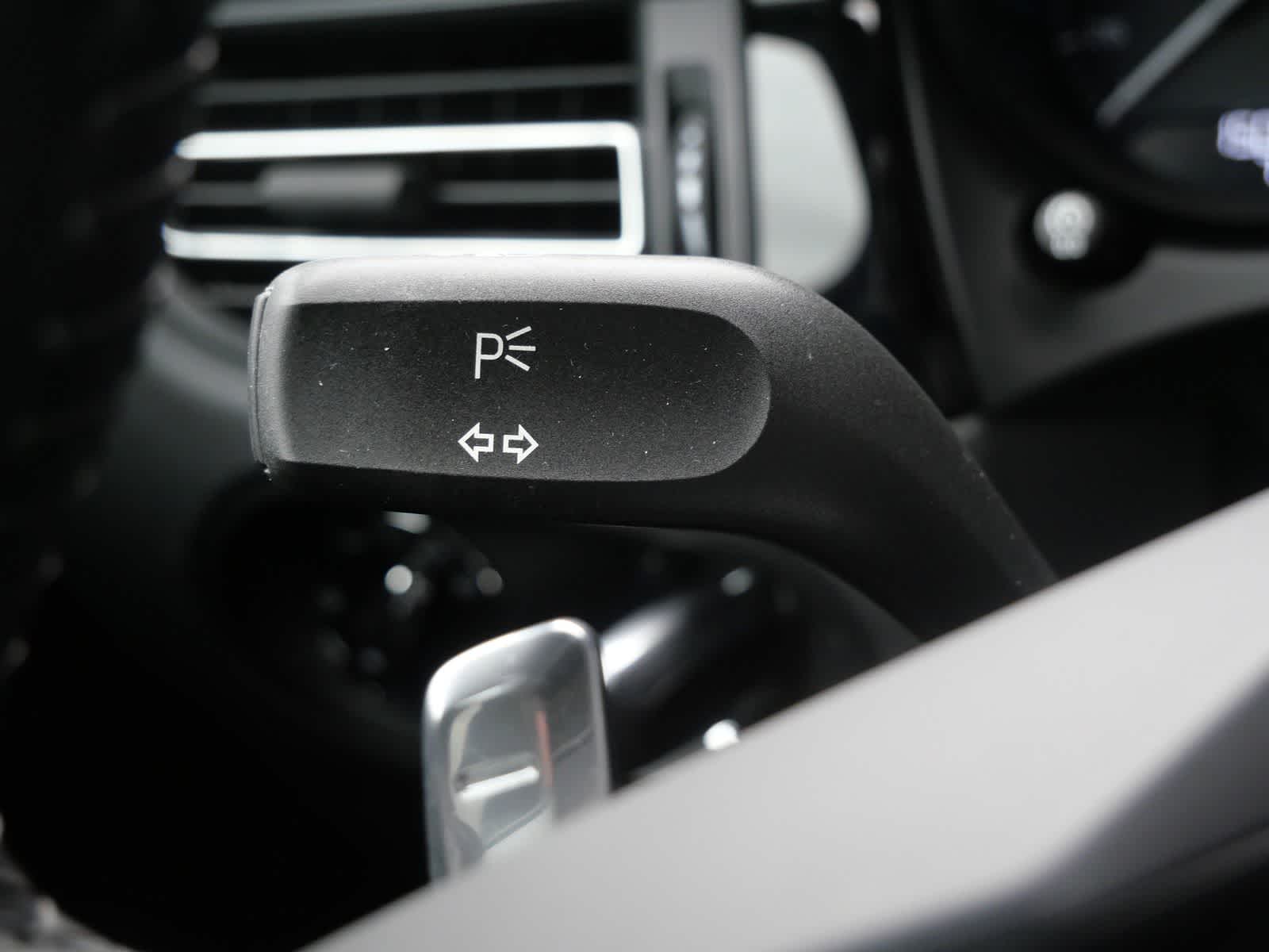 Thumbnail: 2023 Porsche Macan - 26