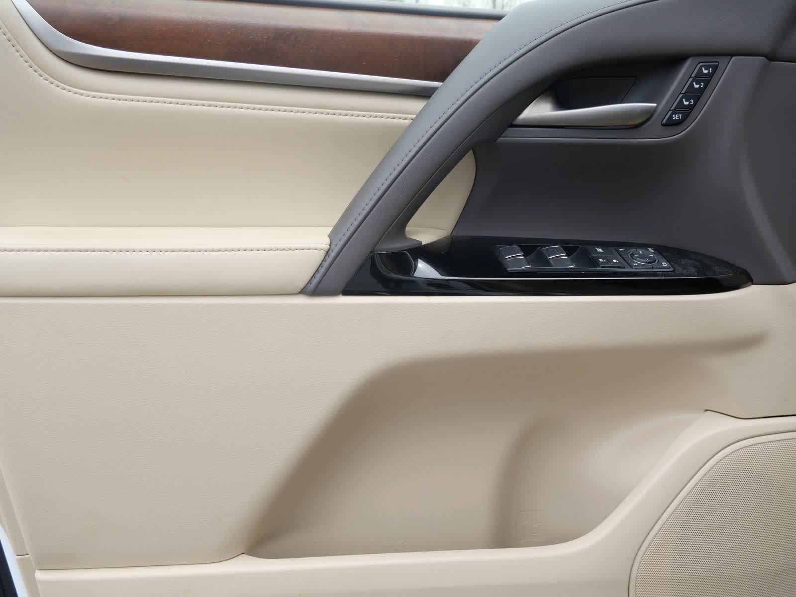 Thumbnail: 2021 Lexus LX - 9