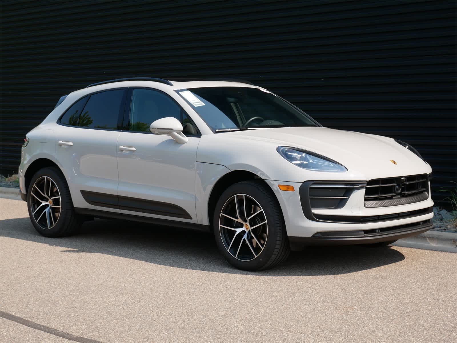 Thumbnail: 2025 Porsche Macan - 28