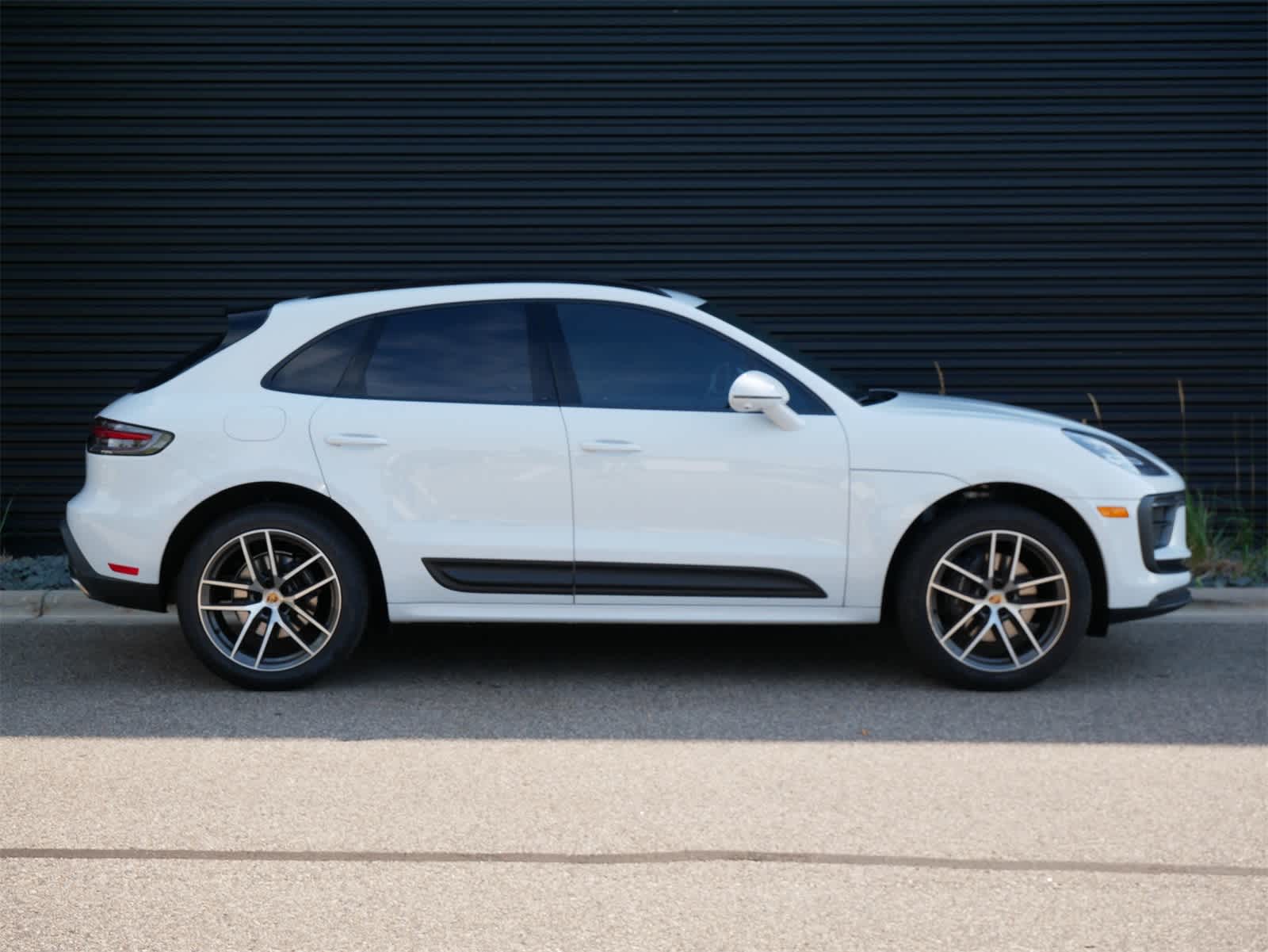 Thumbnail: 2023 Porsche Macan - 26
