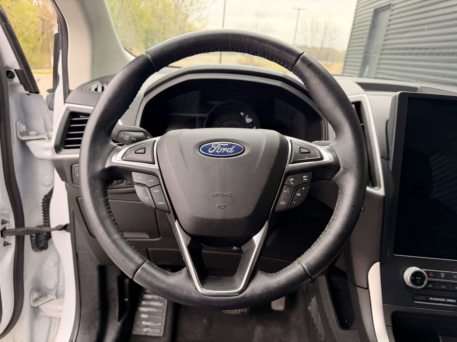 Thumbnail: 2023 Ford Edge - 7