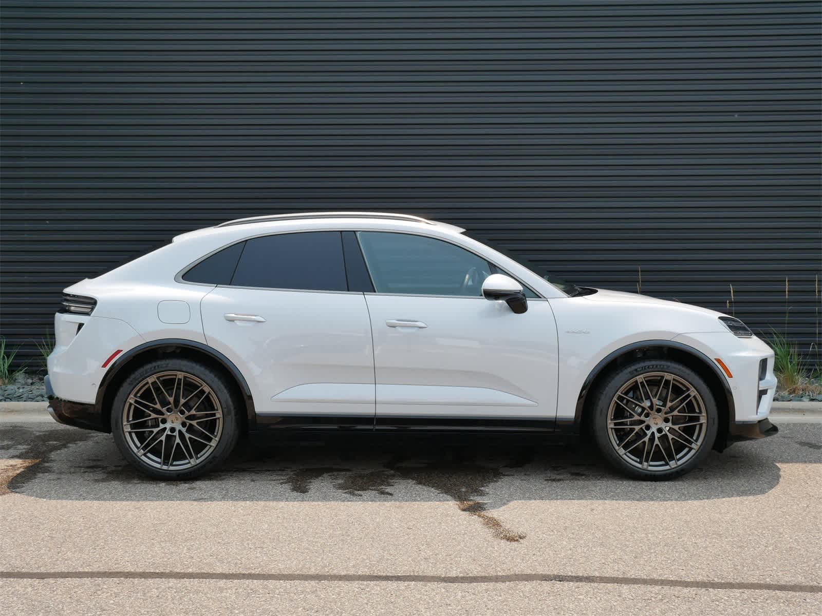 Thumbnail: 2025 Porsche Macan - 24