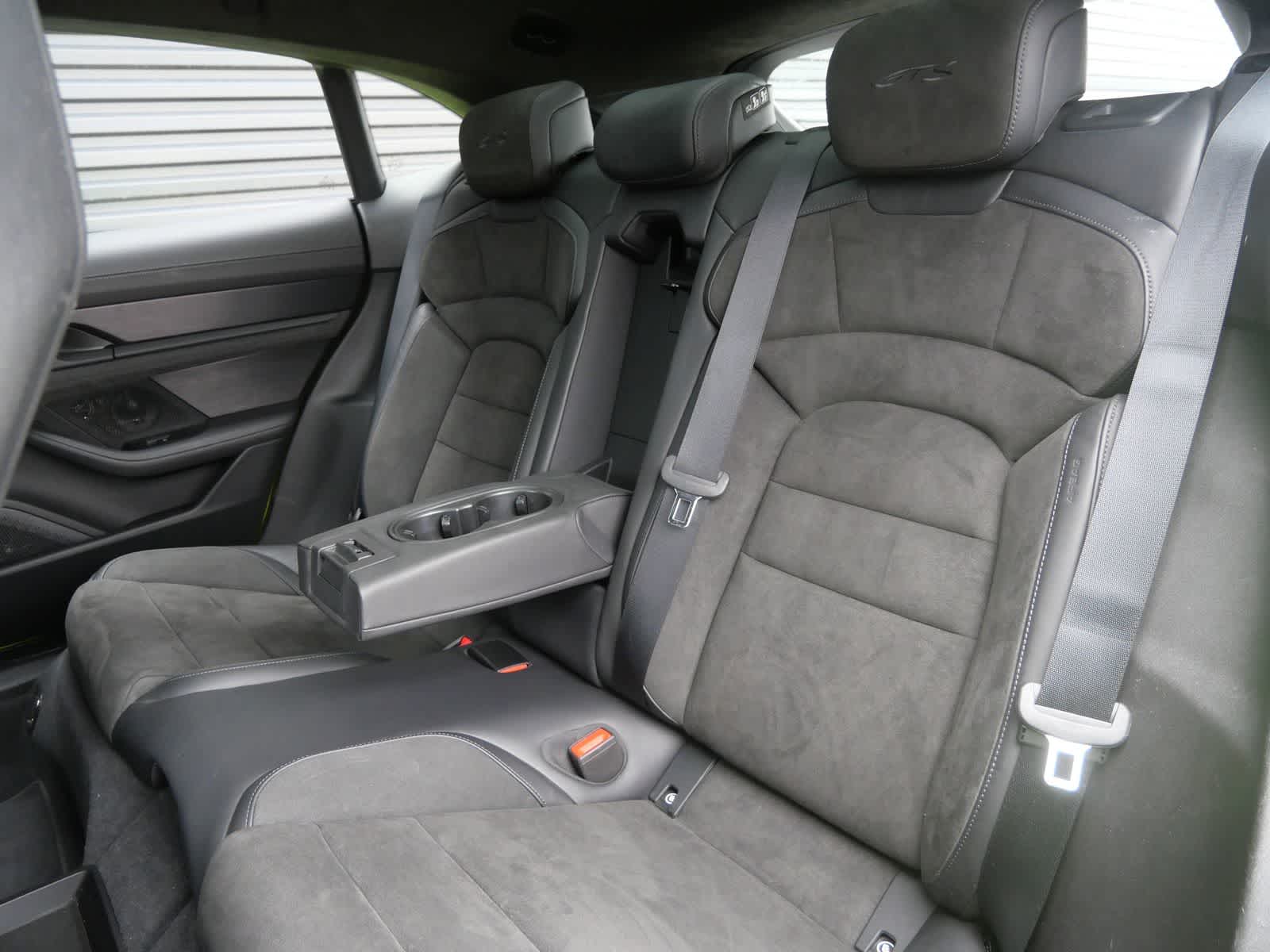 Thumbnail: 2022 Porsche Taycan - 12