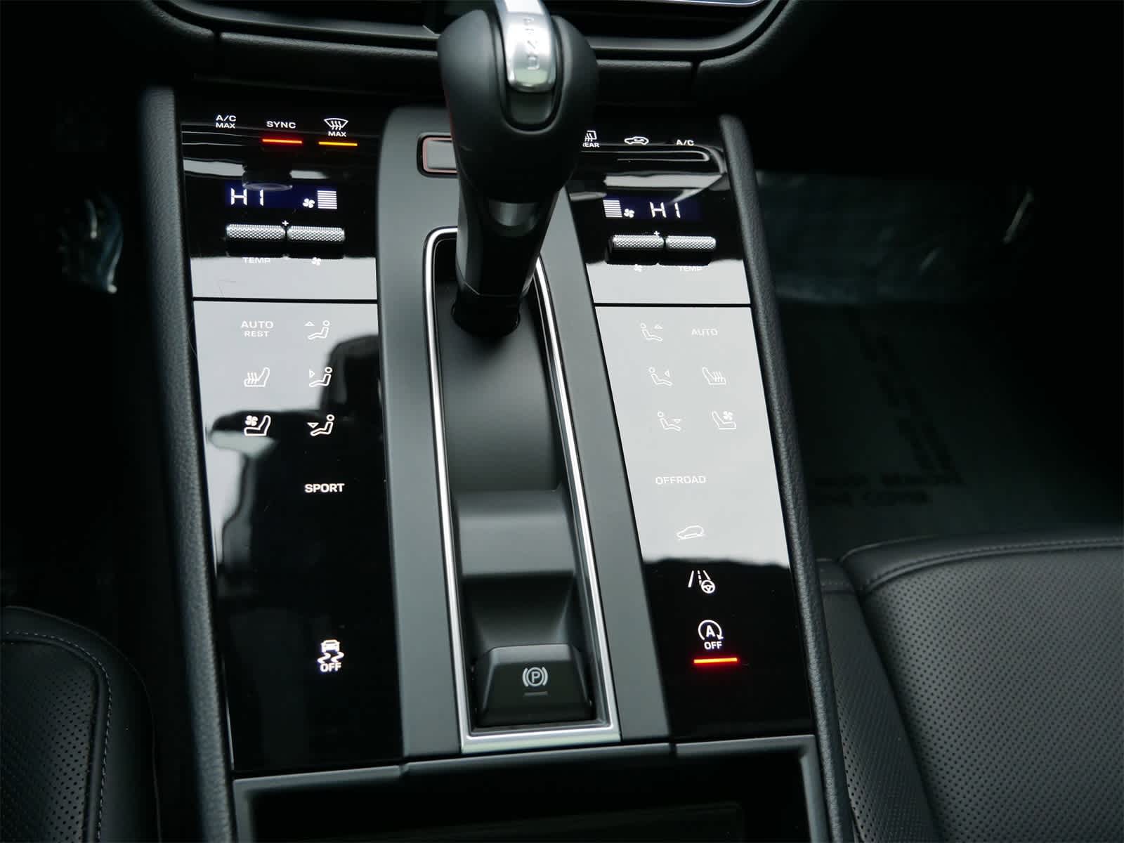 Thumbnail: 2025 Porsche Macan - 15