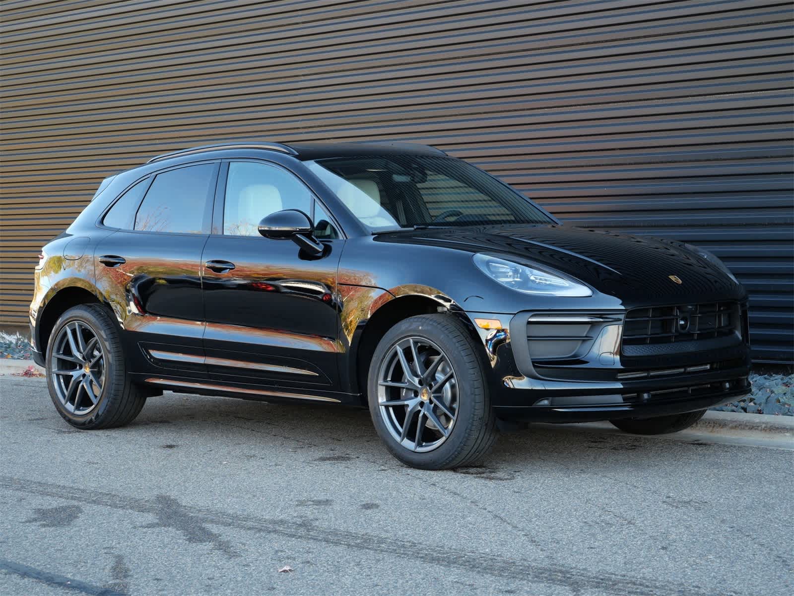 Thumbnail: 2026 Porsche Macan - 26
