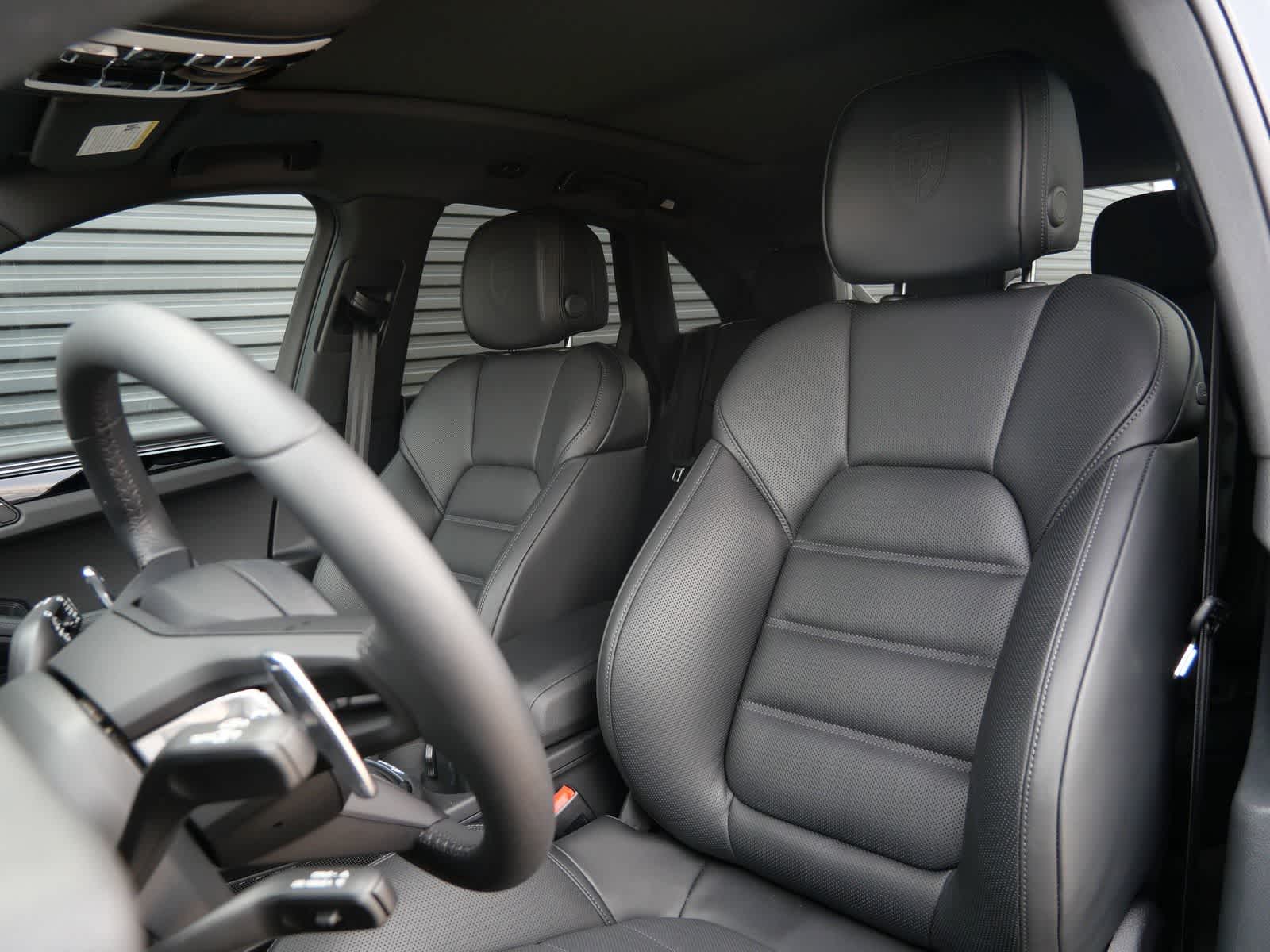 Thumbnail: 2026 Porsche Macan - 5