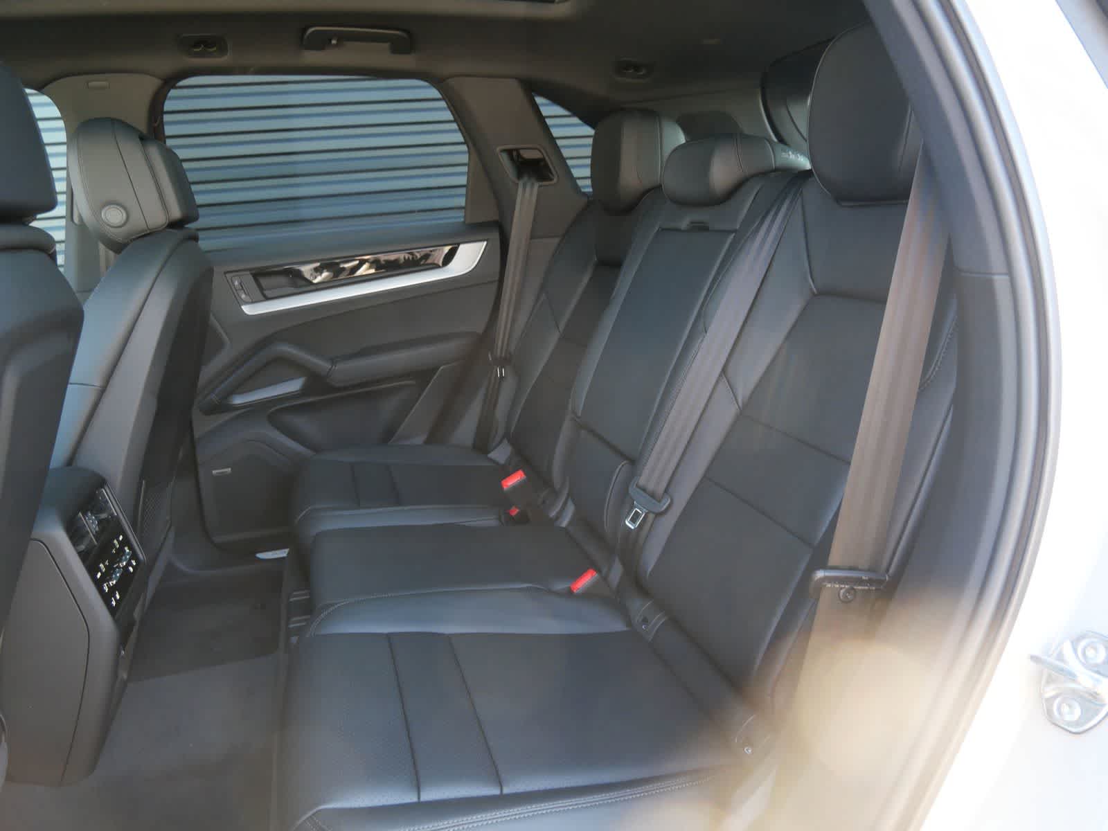 Thumbnail: 2026 Porsche Cayenne - 11