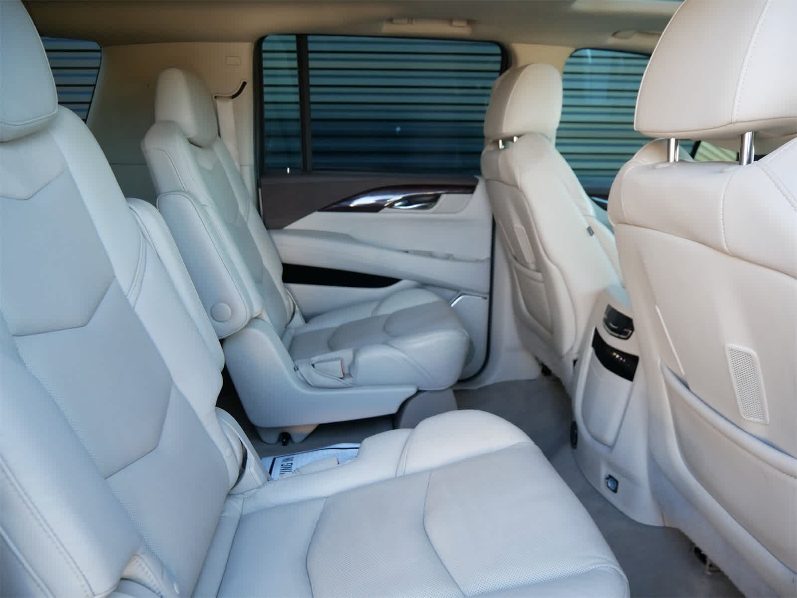 Thumbnail: 2016 Cadillac Escalade - 31