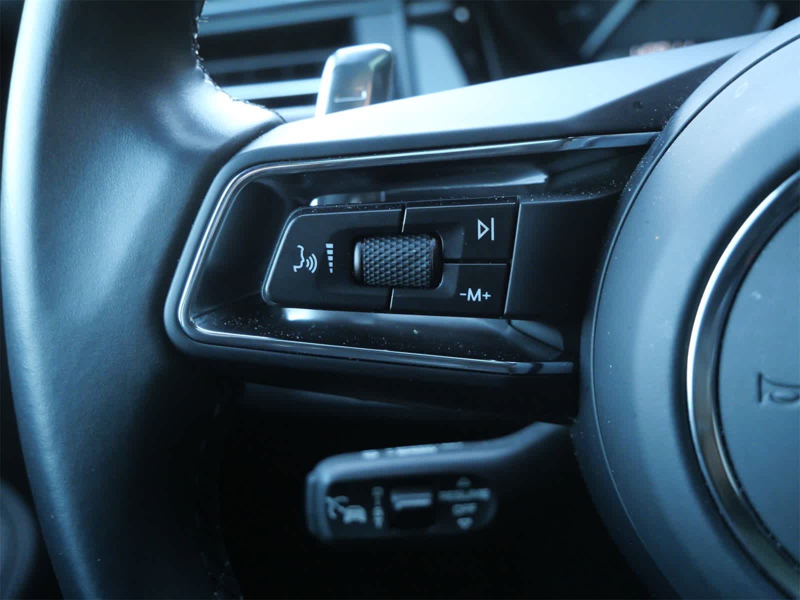 Thumbnail: 2024 Porsche Macan - 19