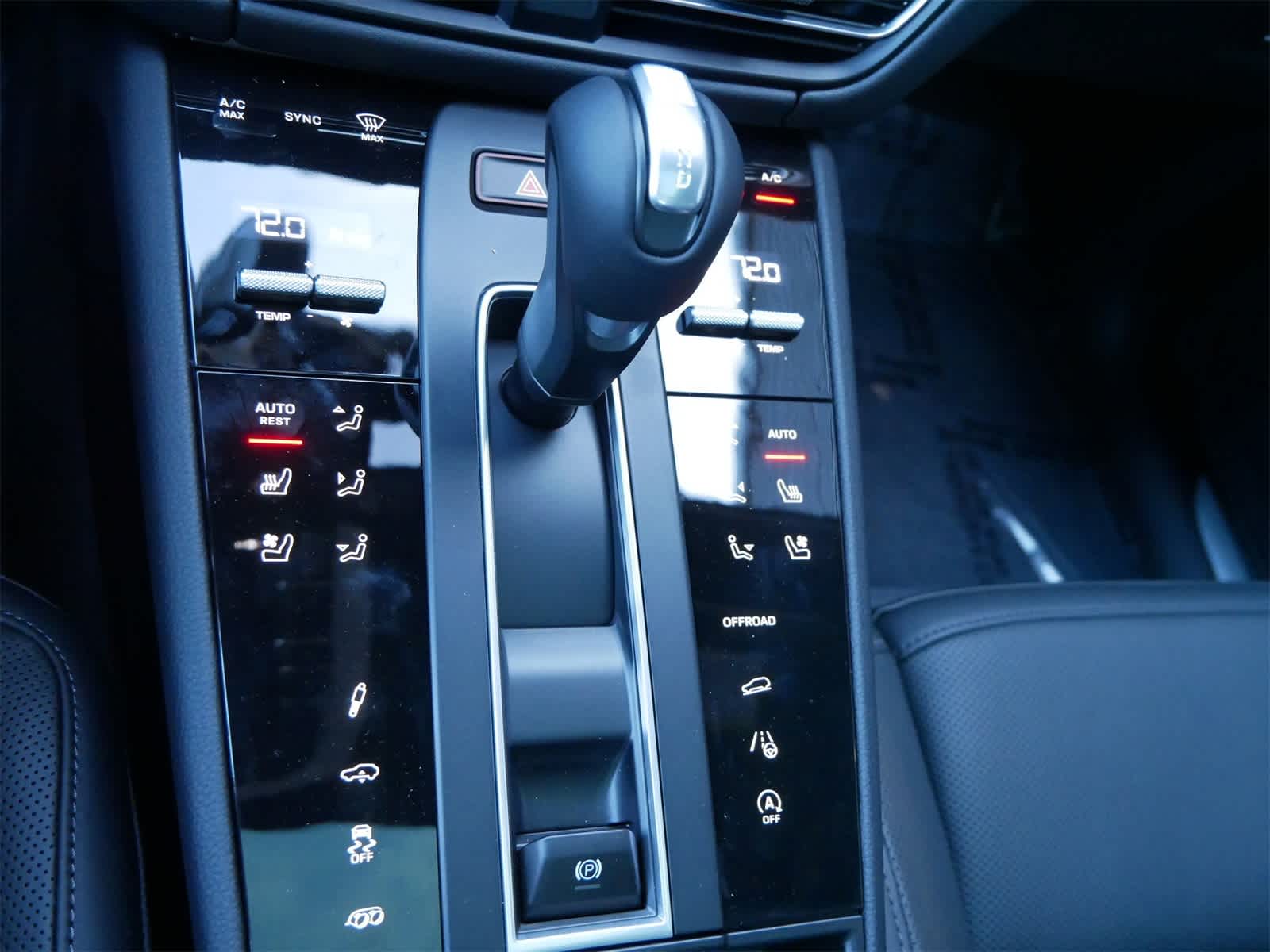 Thumbnail: 2026 Porsche Macan - 19