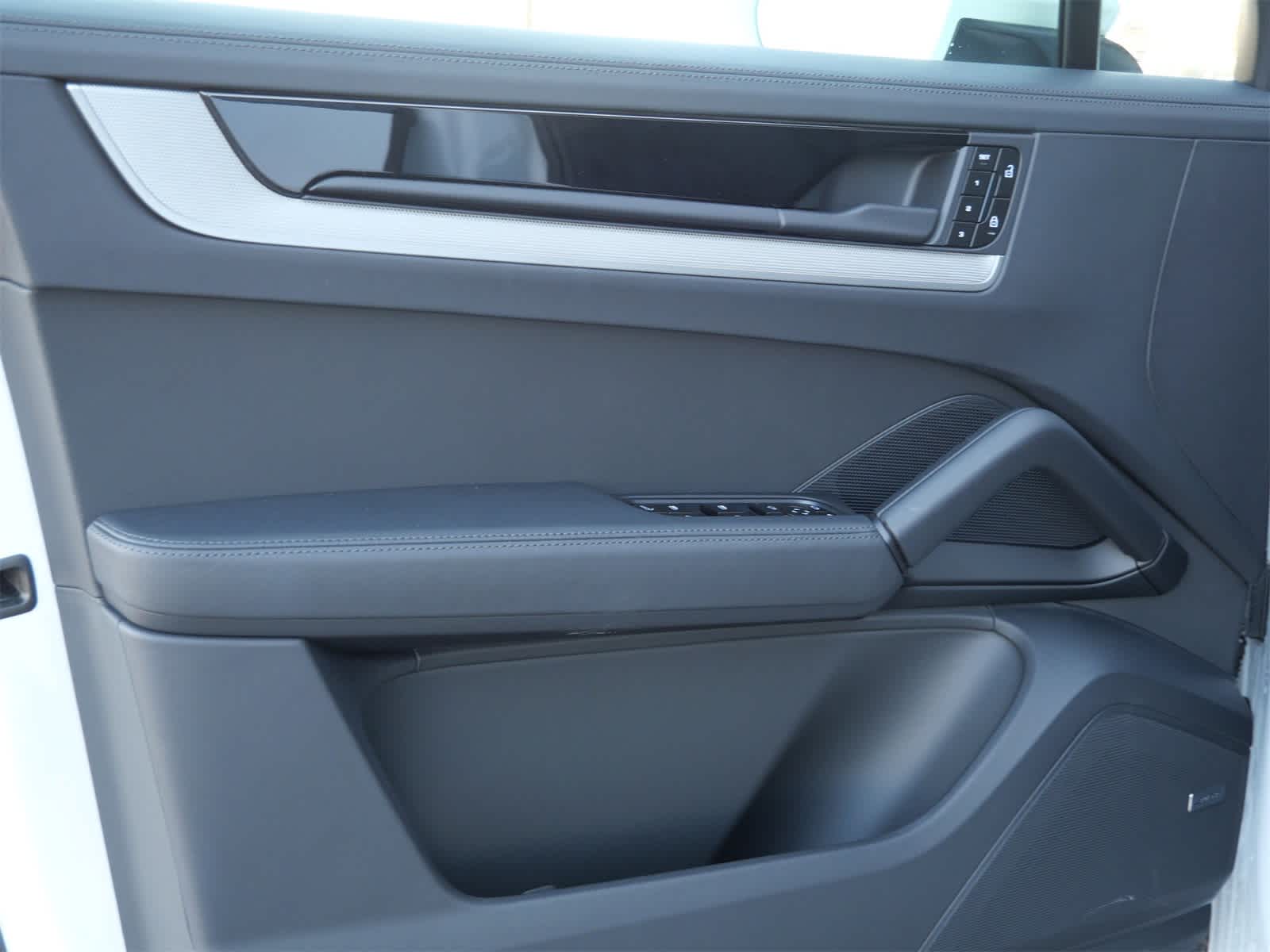 Thumbnail: 2026 Porsche Cayenne - 9