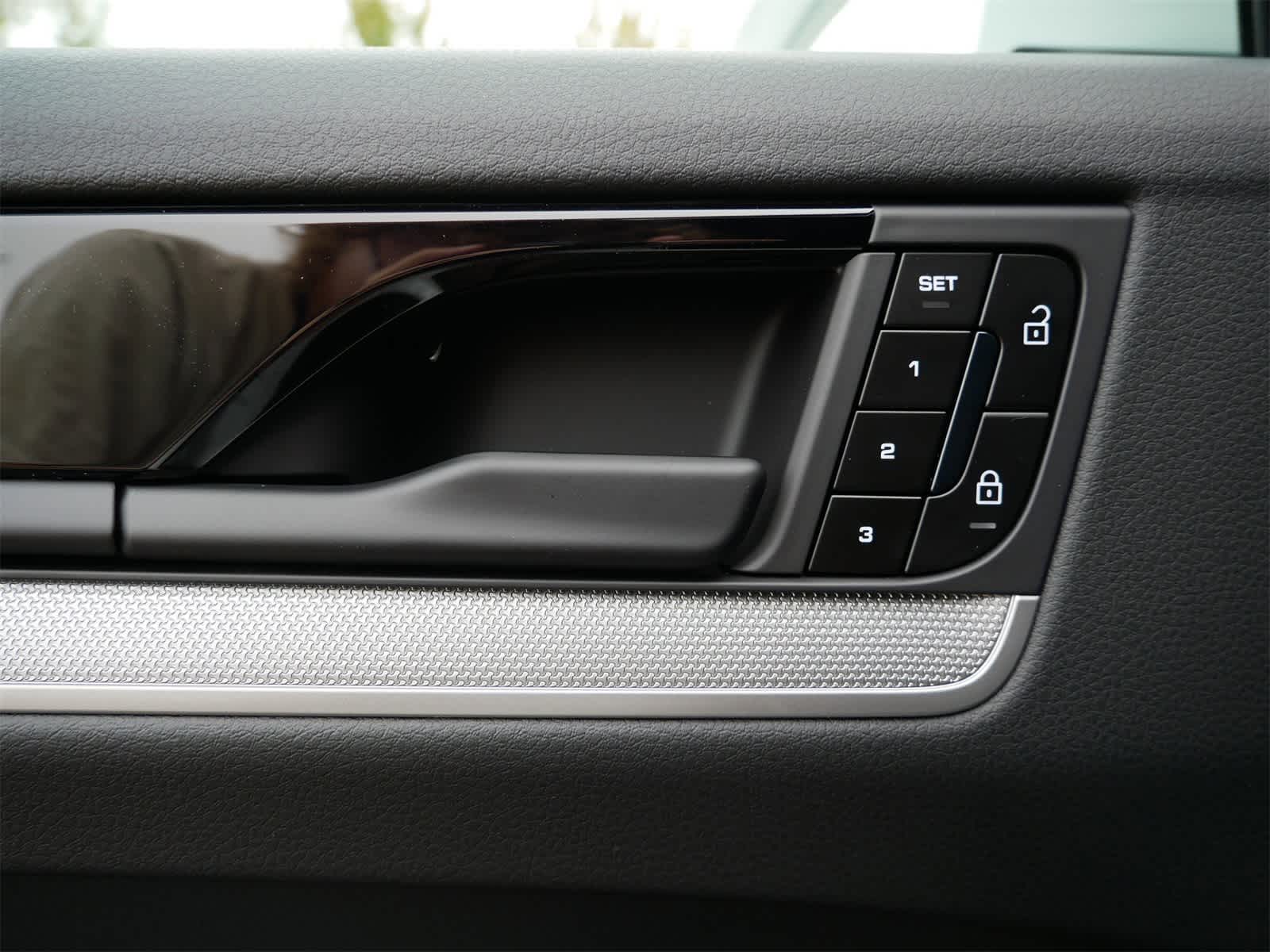 Thumbnail: 2026 Porsche Cayenne - 11