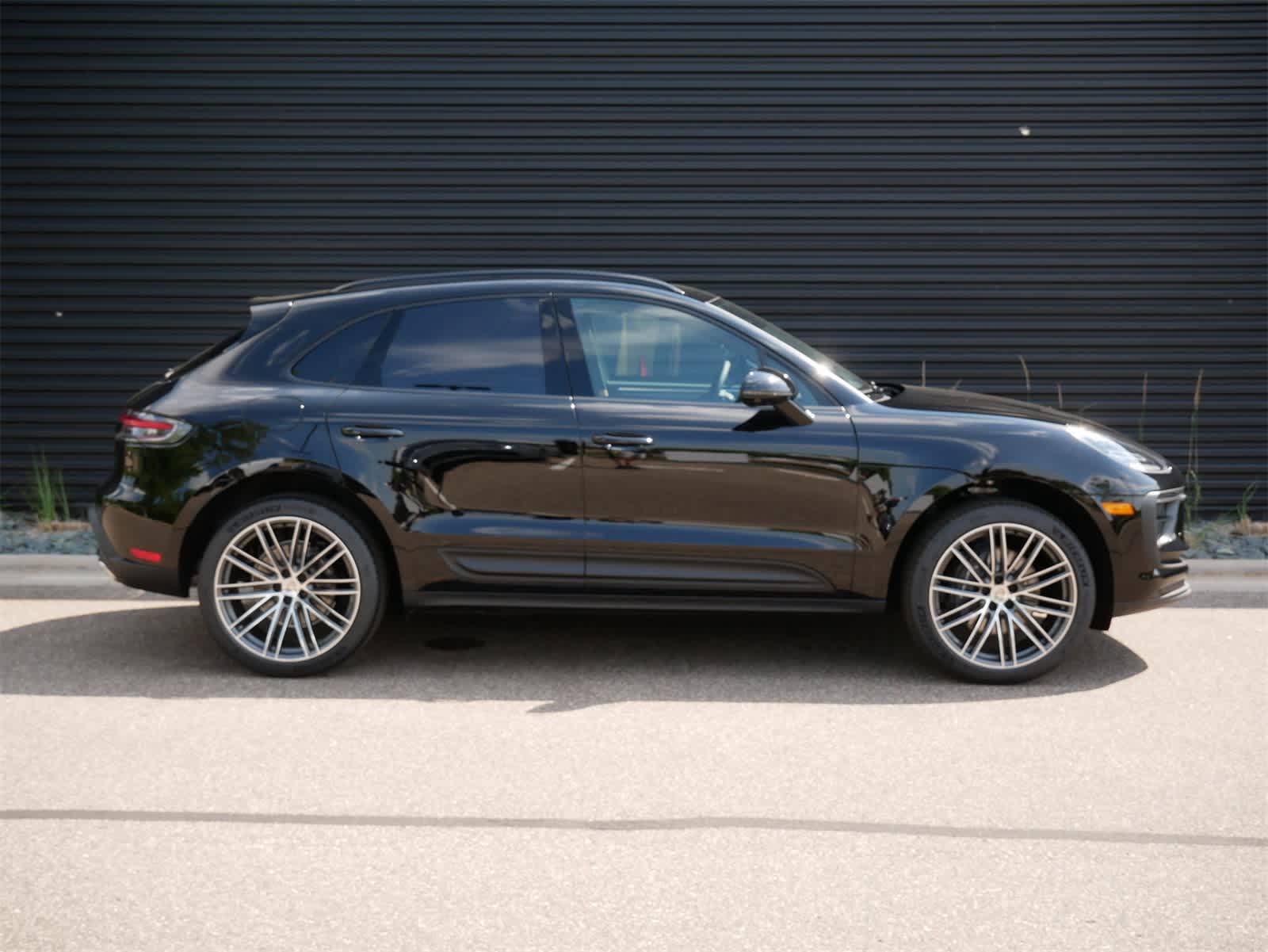Thumbnail: 2025 Porsche Macan - 27