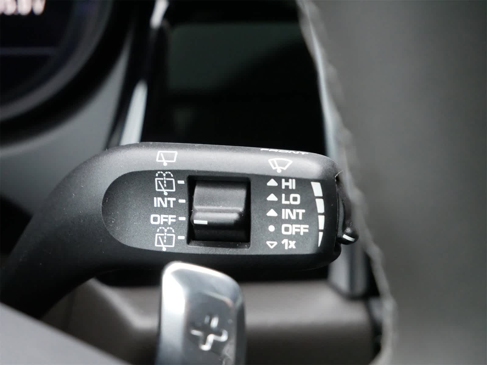 Thumbnail: 2025 Porsche Macan - 21