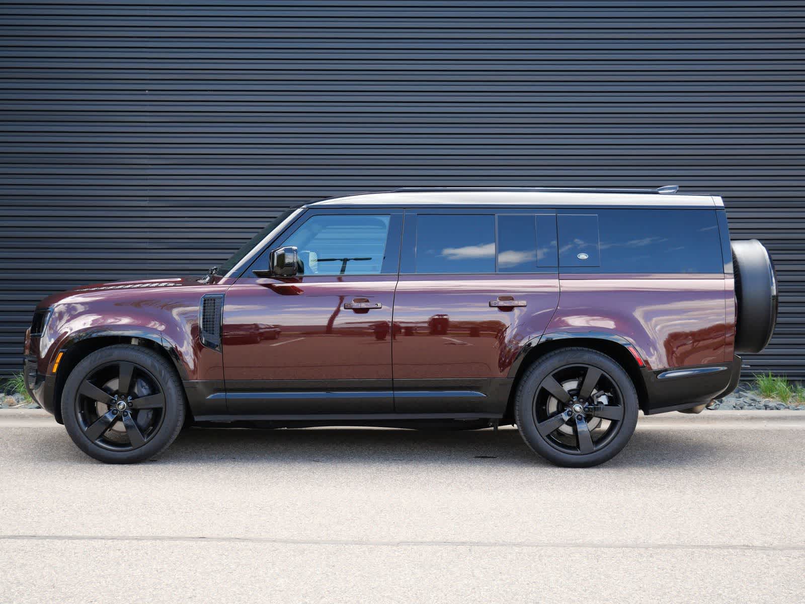 Thumbnail: 2024 Land Rover Defender - 3