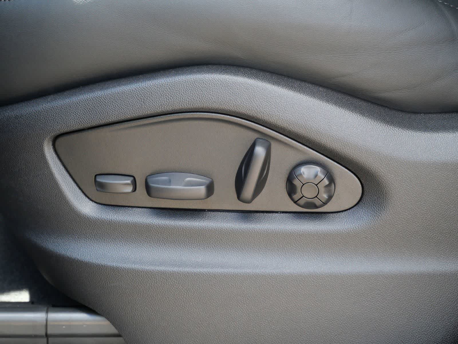 Thumbnail: 2026 Porsche Cayenne - 10