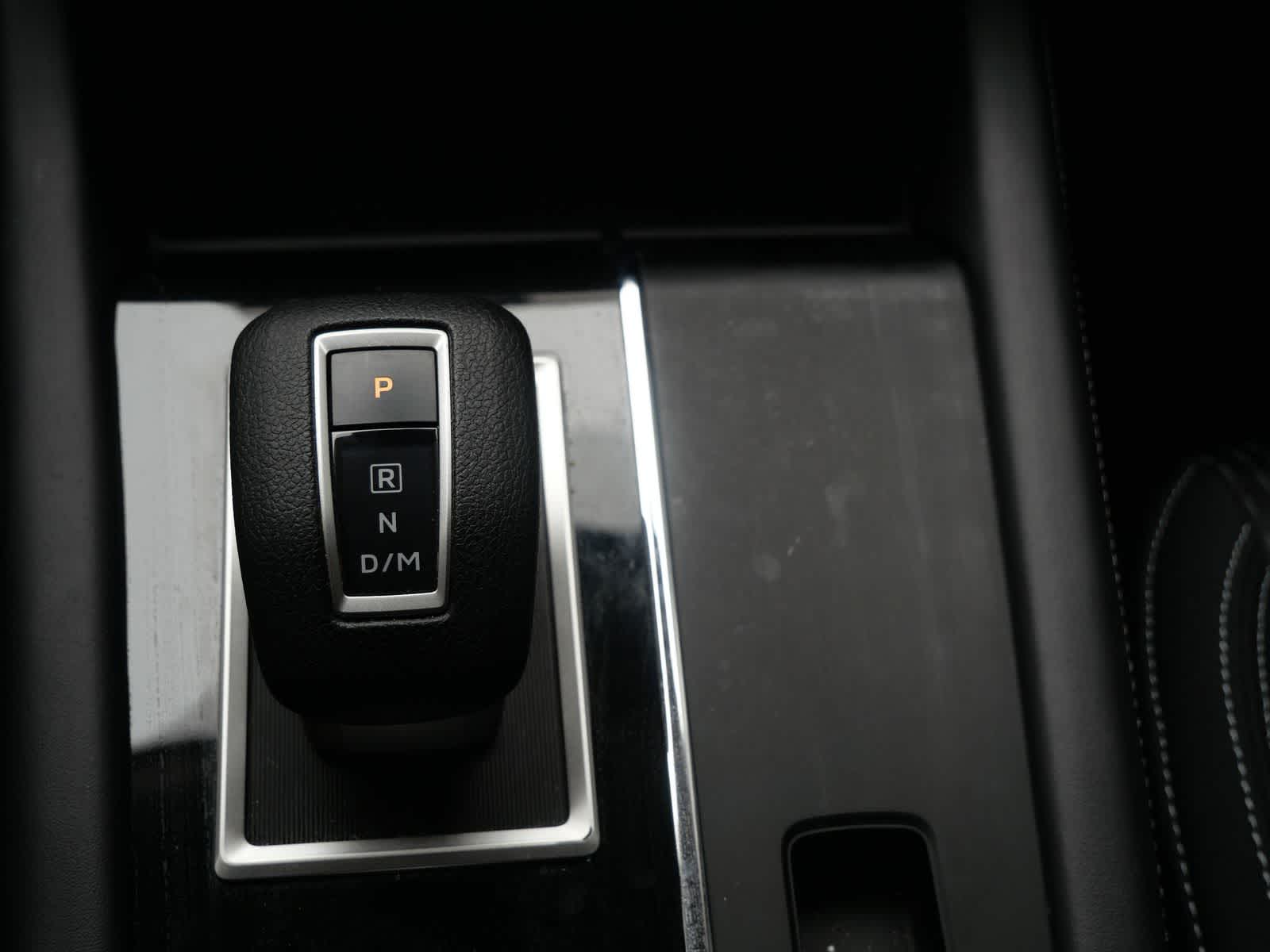 Thumbnail: 2024 Mitsubishi Outlander - 15