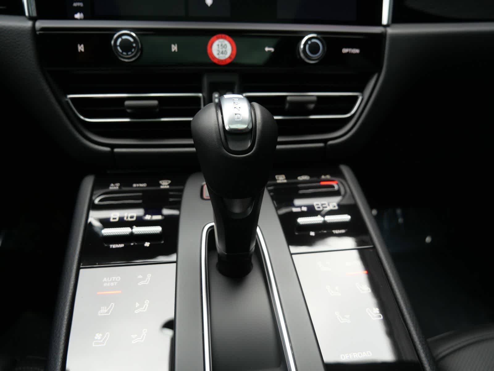 Thumbnail: 2026 Porsche Macan - 21