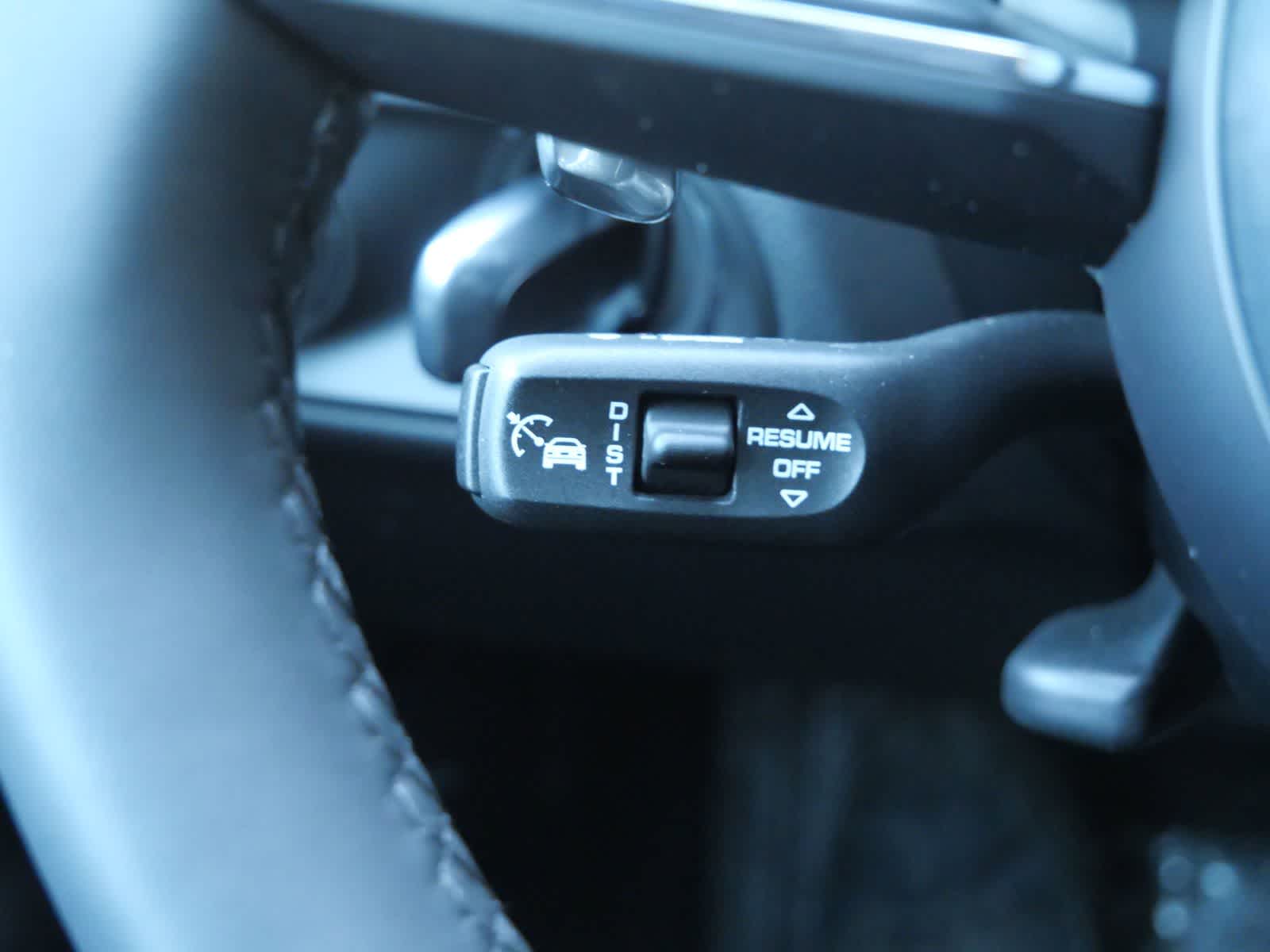 Thumbnail: 2026 Porsche Macan - 23