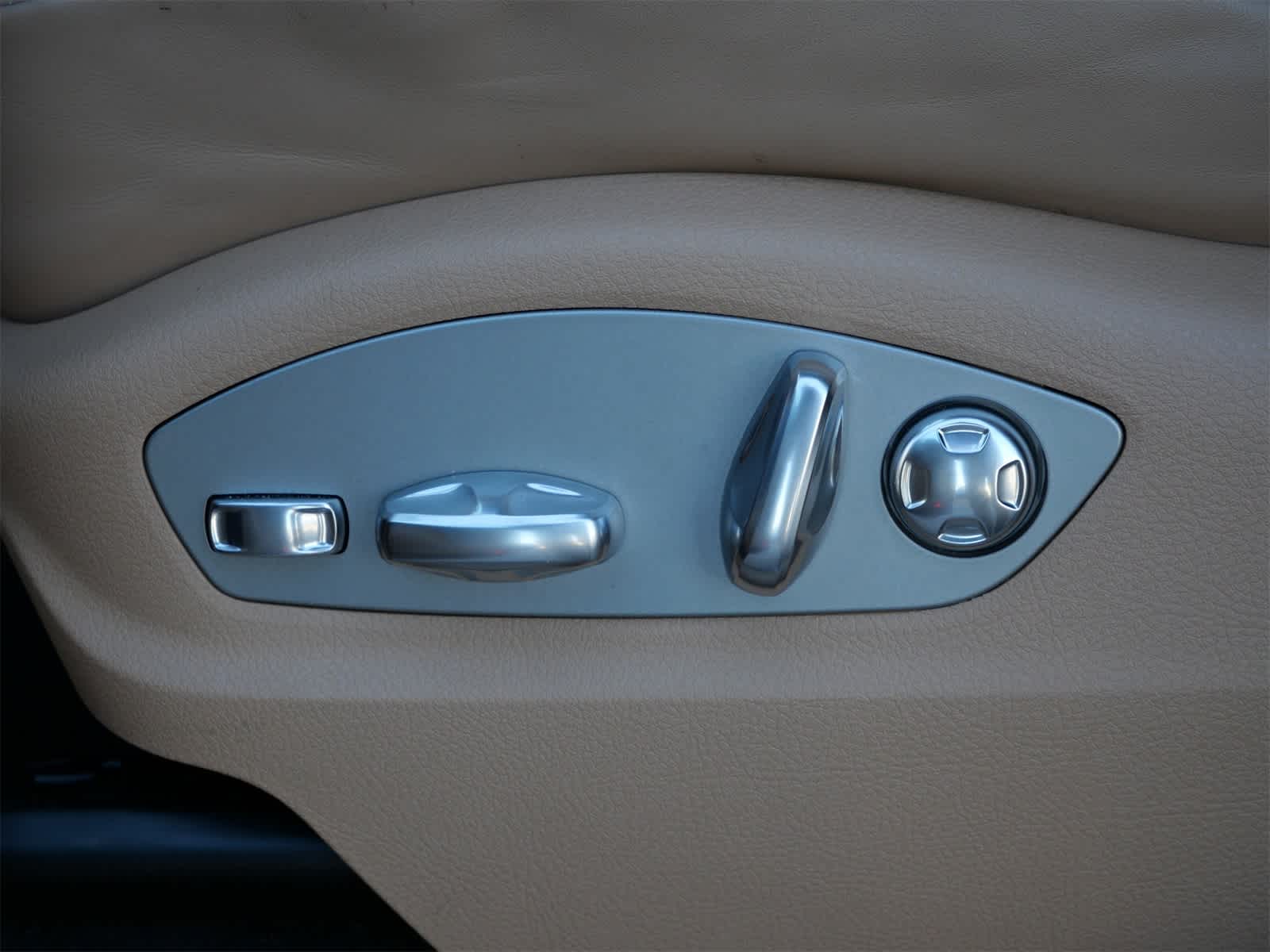 Thumbnail: 2025 Porsche Macan - 13