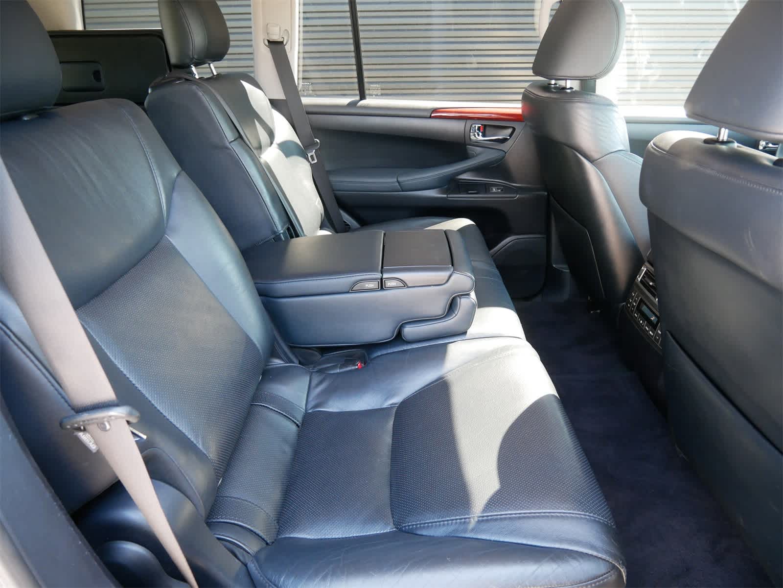 2011 Lexus LX 570 30