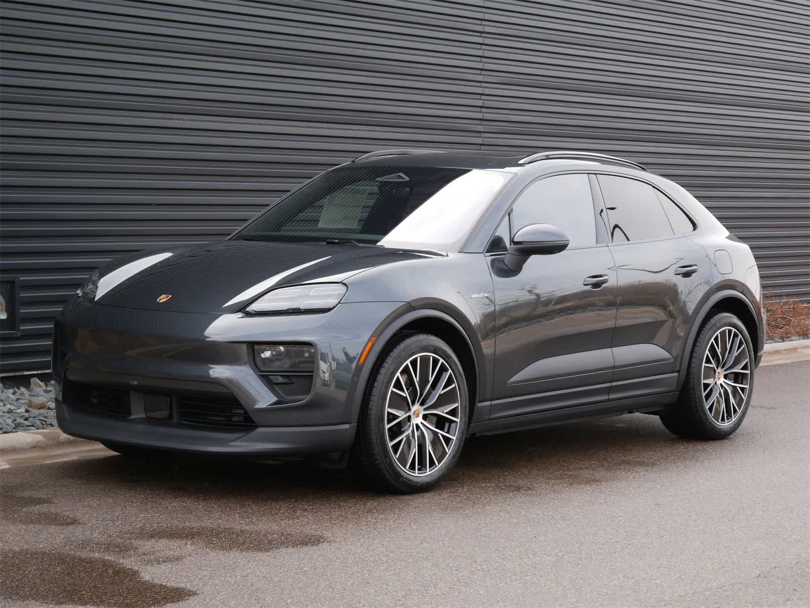 Thumbnail: 2025 Porsche Macan - 1