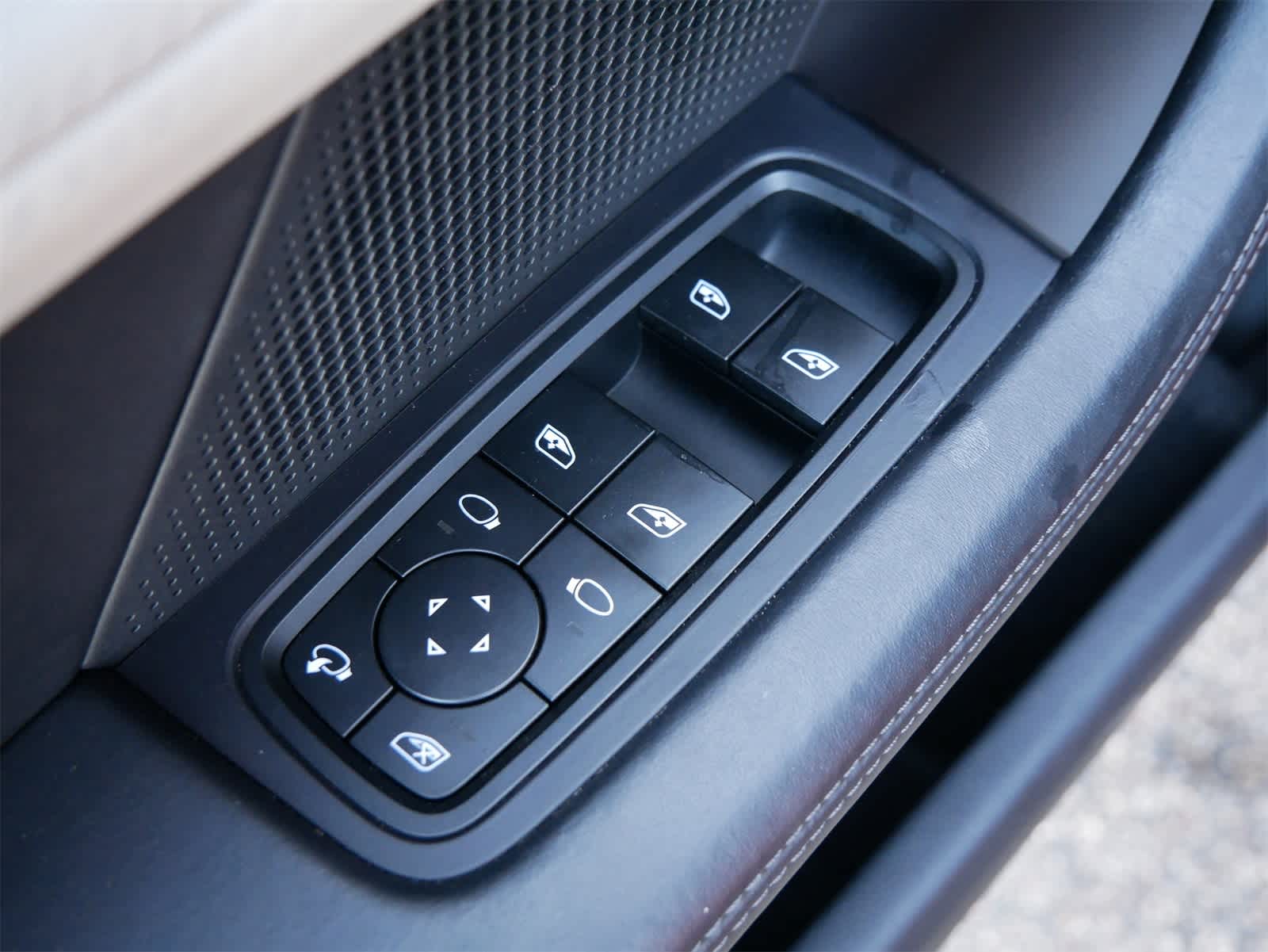 Thumbnail: 2023 Porsche Taycan - 13