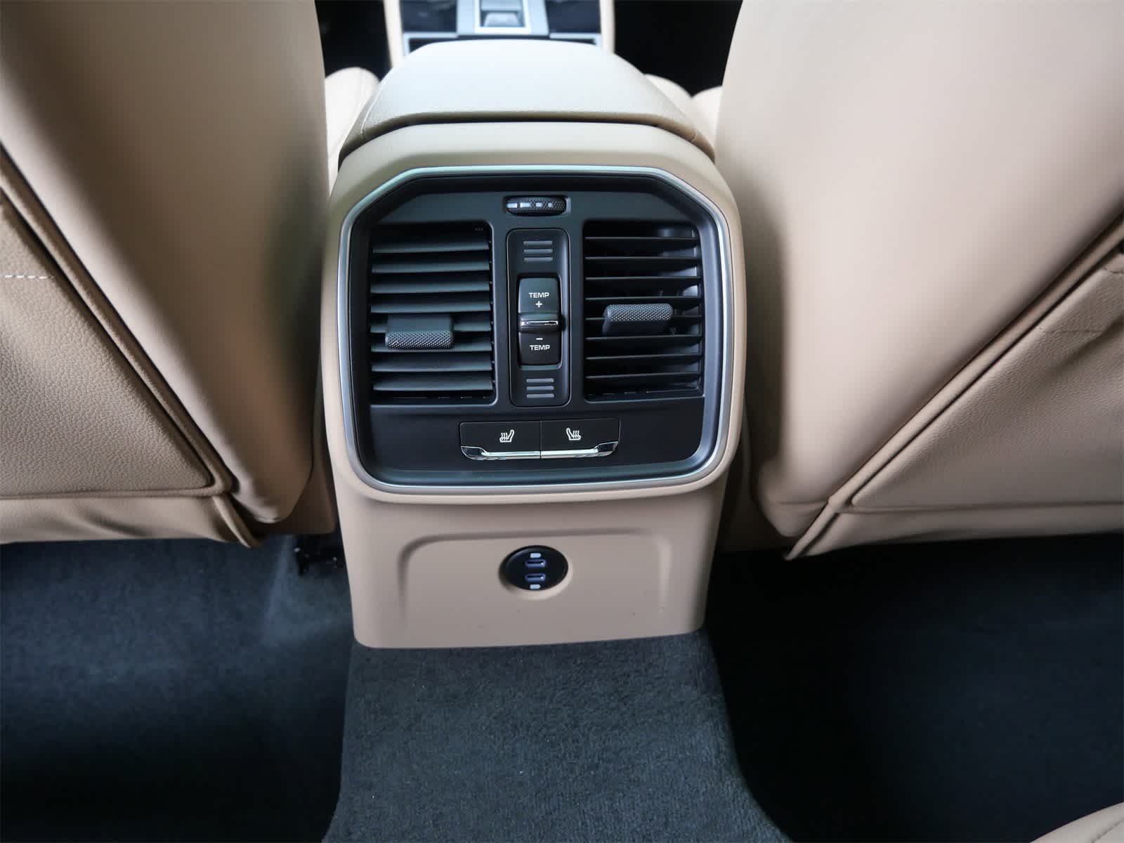 Thumbnail: 2026 Porsche Macan - 13