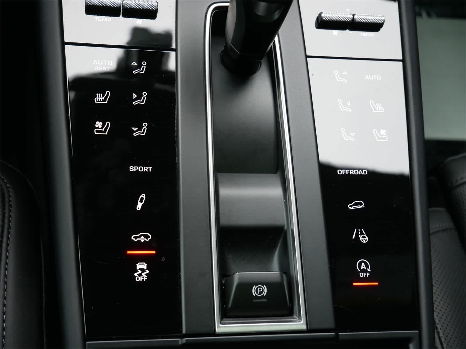 Thumbnail: 2025 Porsche Macan - 21