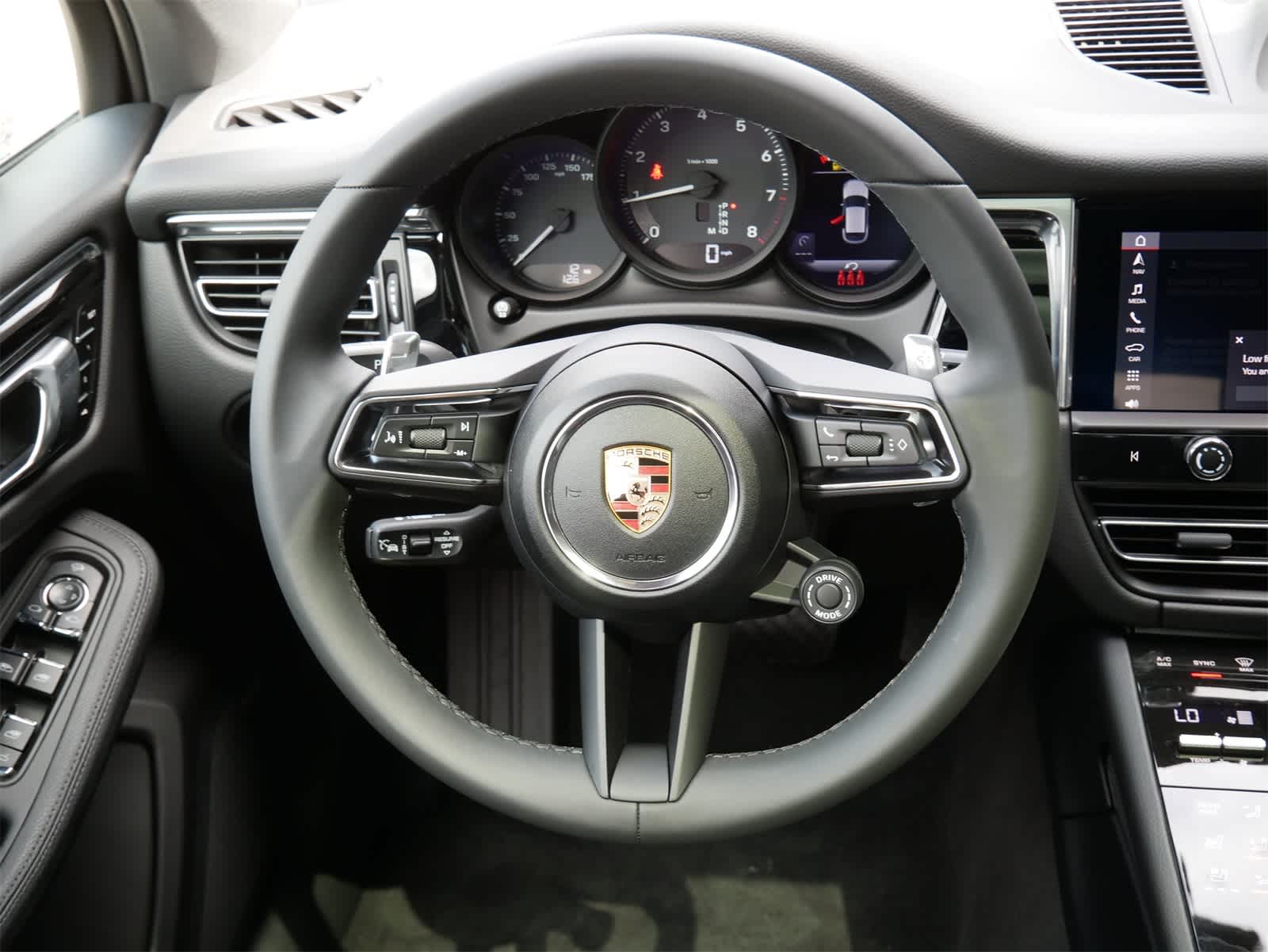 Thumbnail: 2025 Porsche Macan - 8