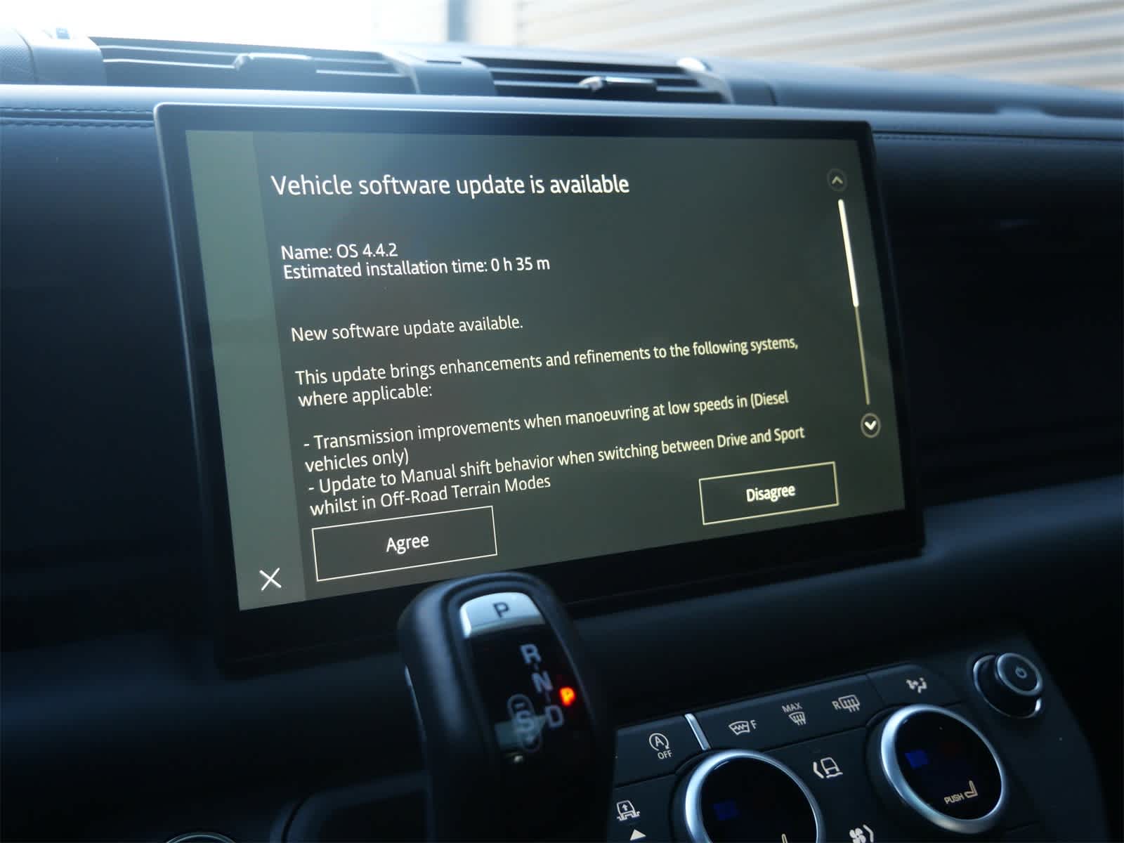 Thumbnail: 2024 Land Rover Defender - 17