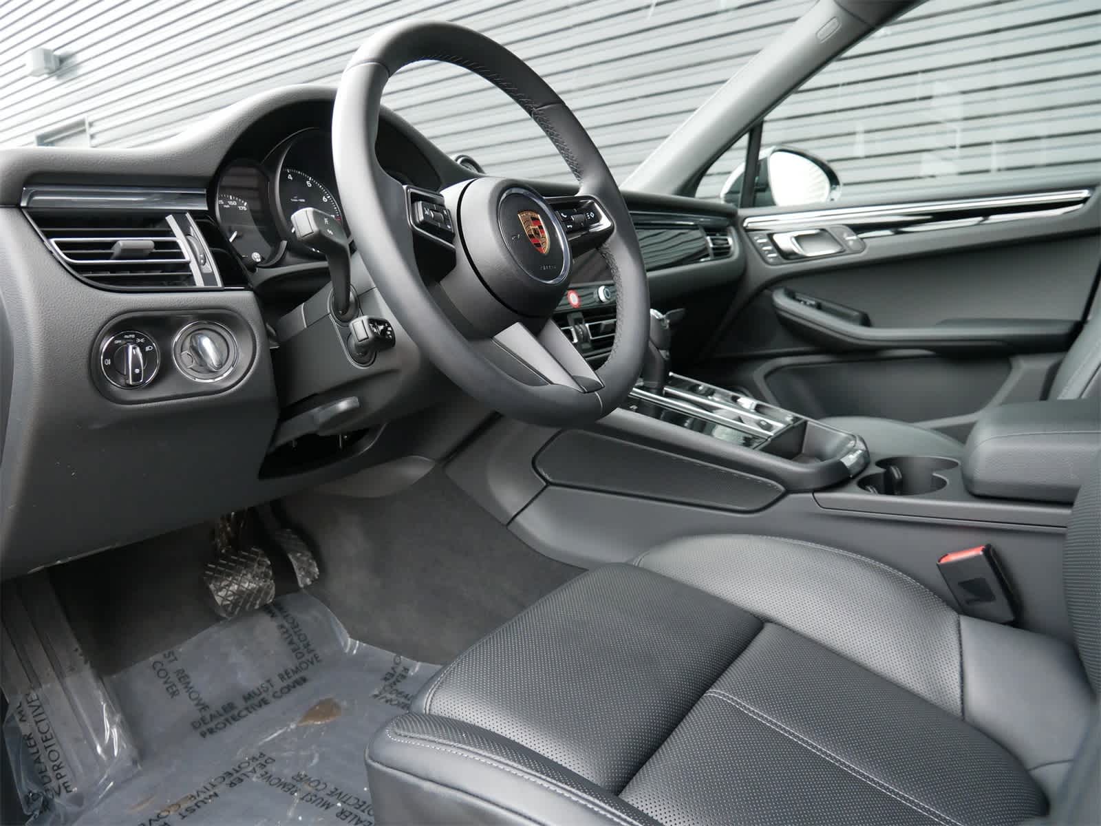 Thumbnail: 2025 Porsche Macan - 4