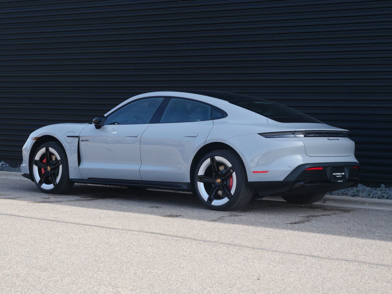 Thumbnail: 2026 Porsche Taycan - 3