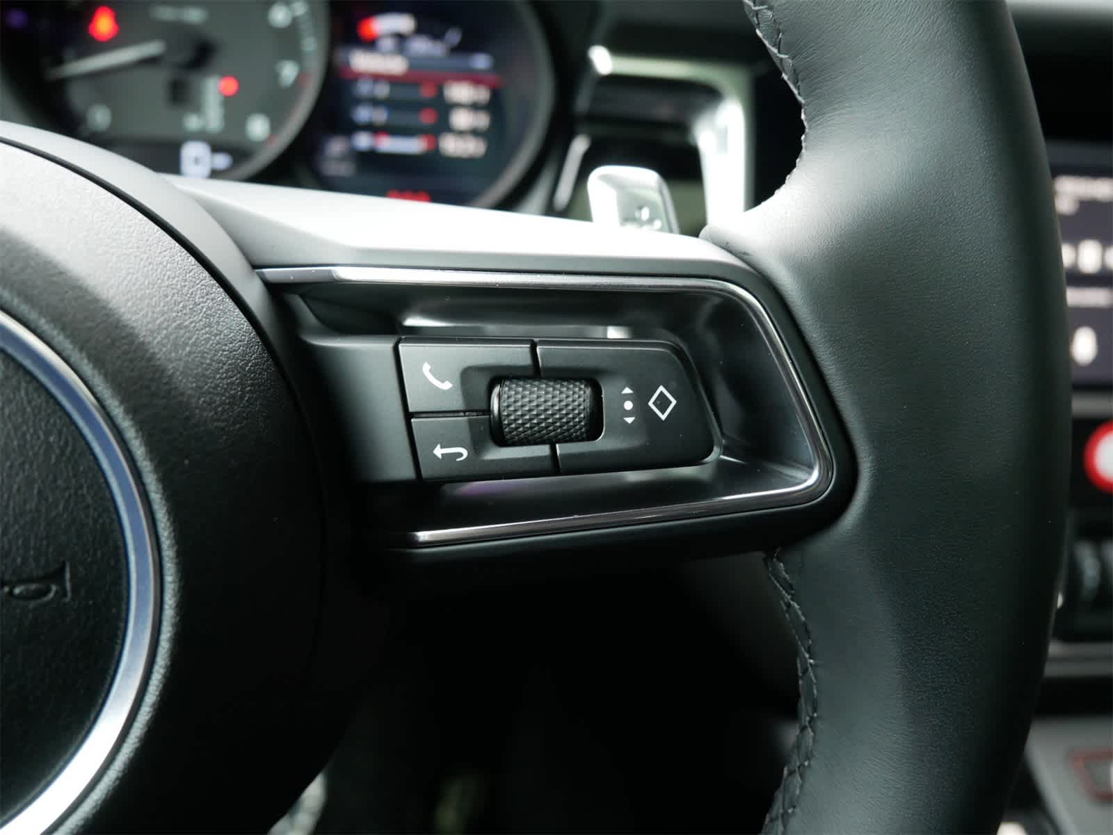 Thumbnail: 2025 Porsche Macan - 21