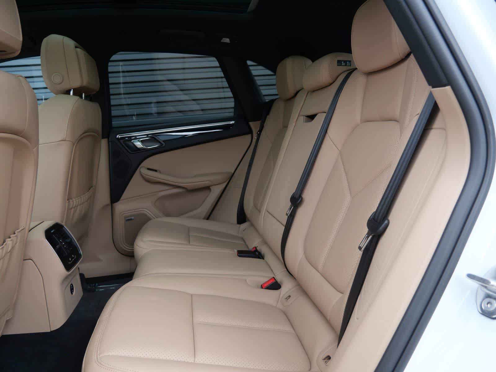 Thumbnail: 2026 Porsche Macan - 11