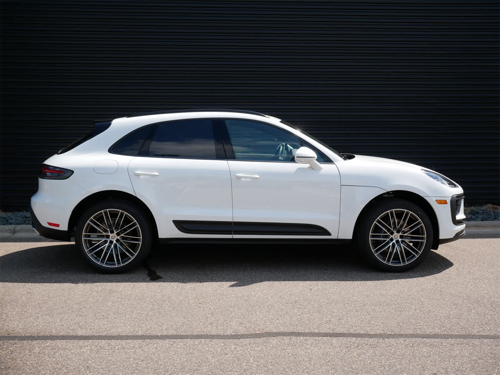 Thumbnail: 2025 Porsche Macan - 25