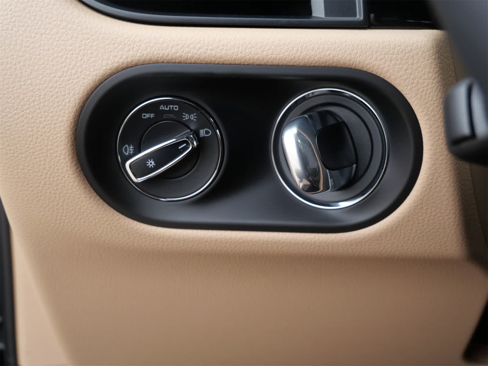 Thumbnail: 2026 Porsche Macan - 15