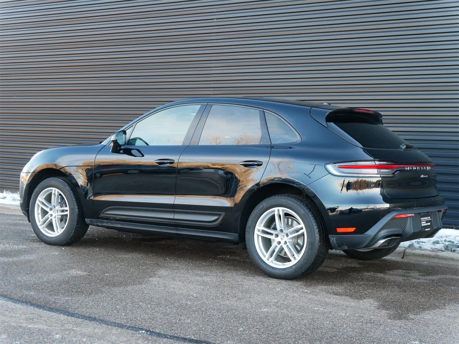 Thumbnail: 2025 Porsche Macan - 3
