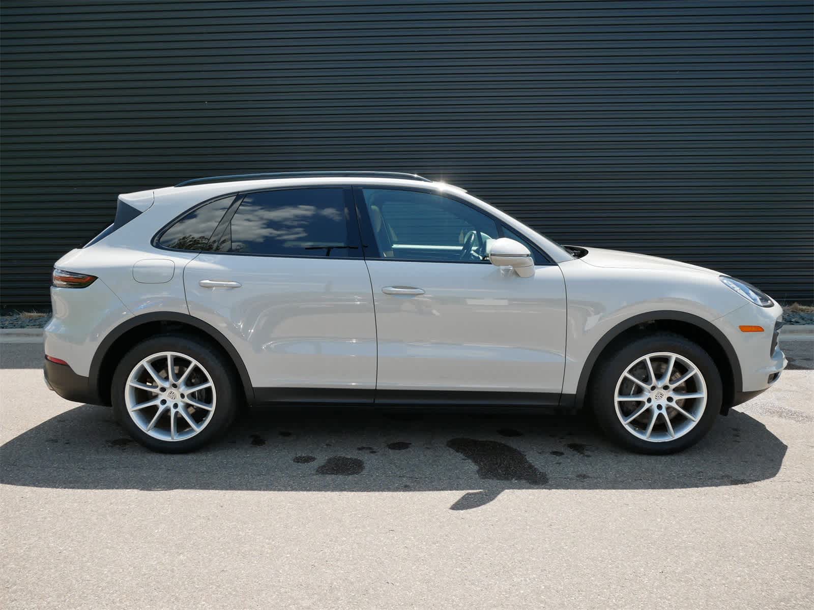 2022 Porsche Cayenne Base 24