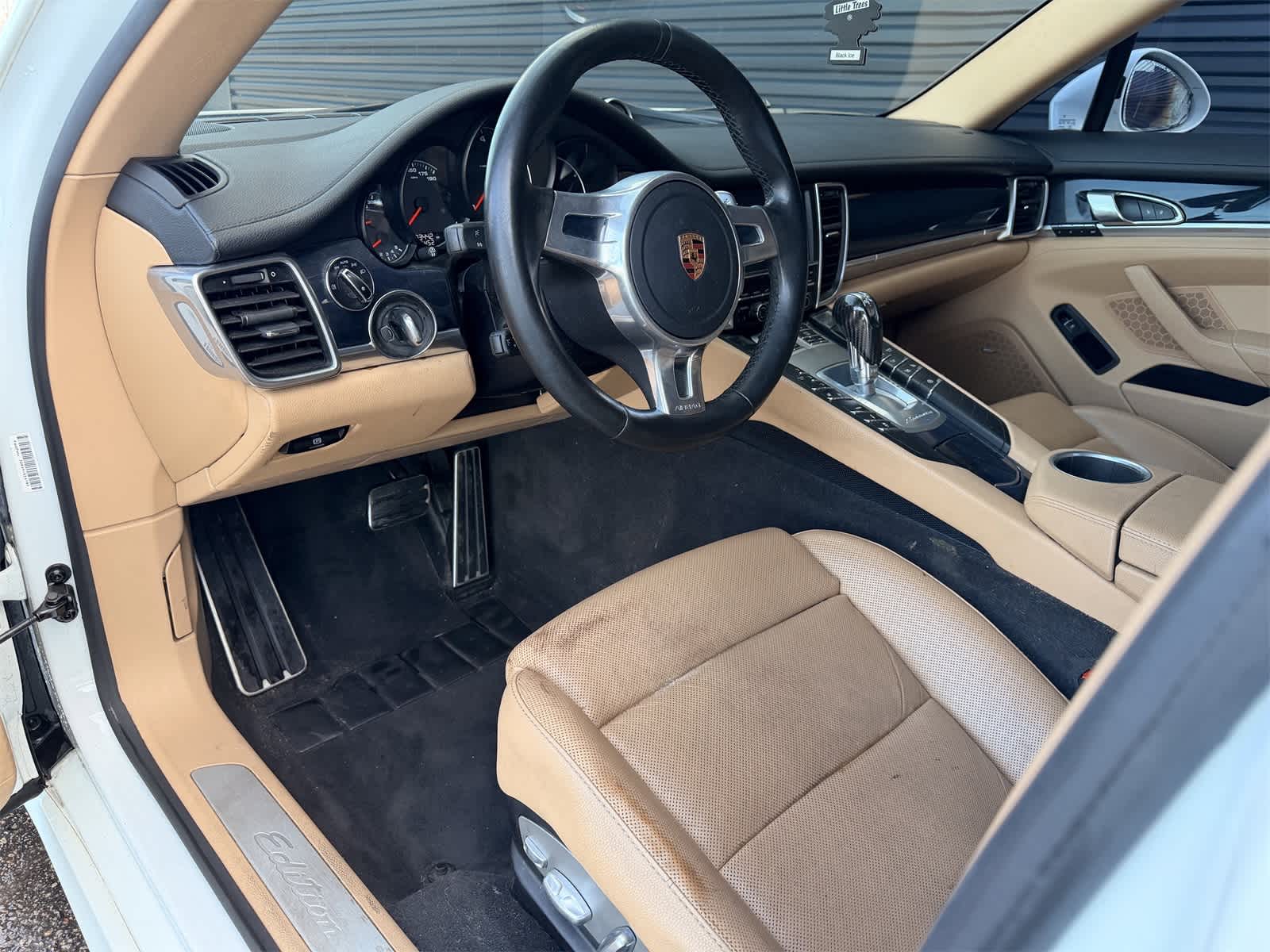 Thumbnail: 2016 Porsche Panamera - 4