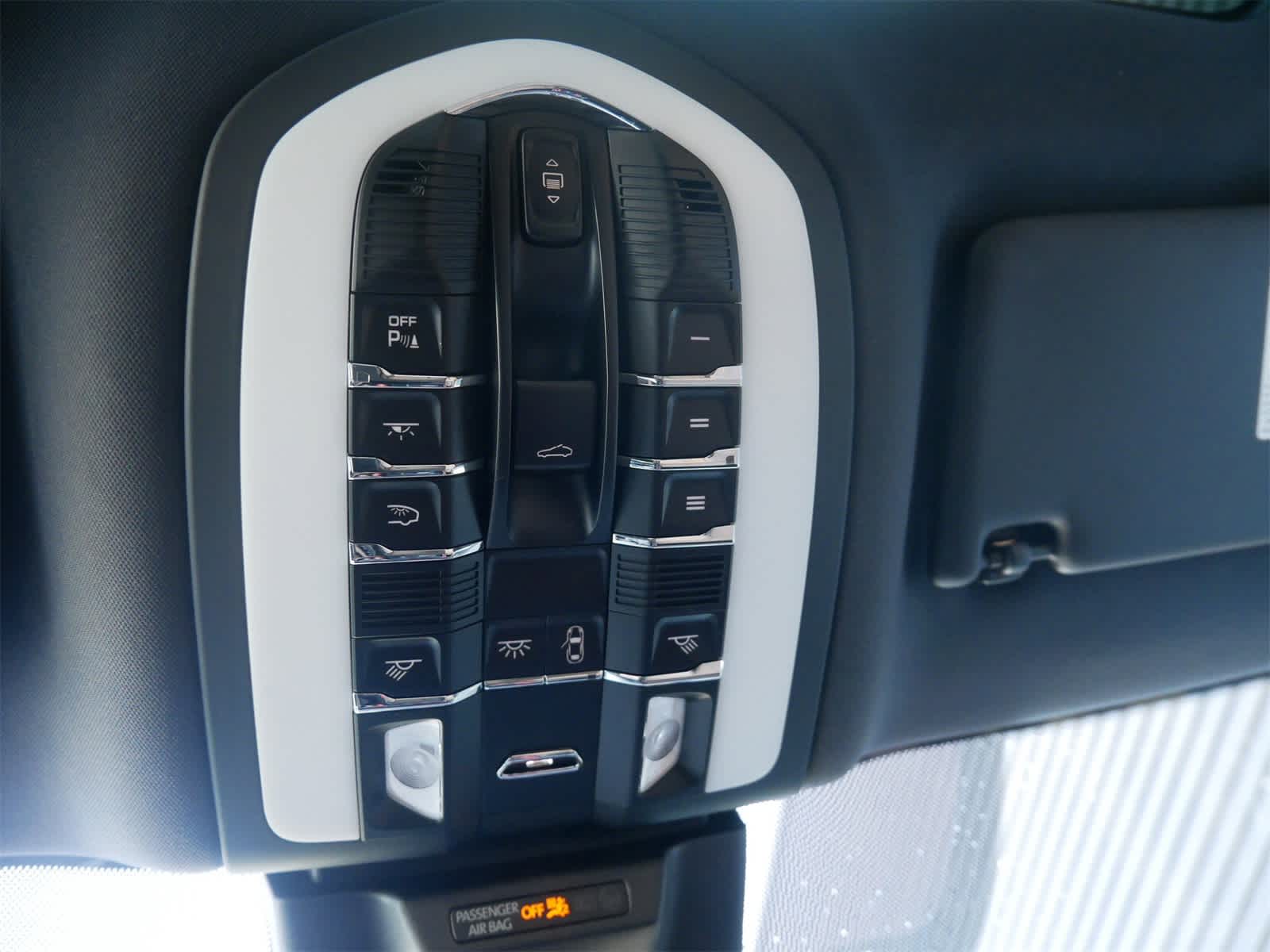 Thumbnail: 2024 Porsche Macan - 23