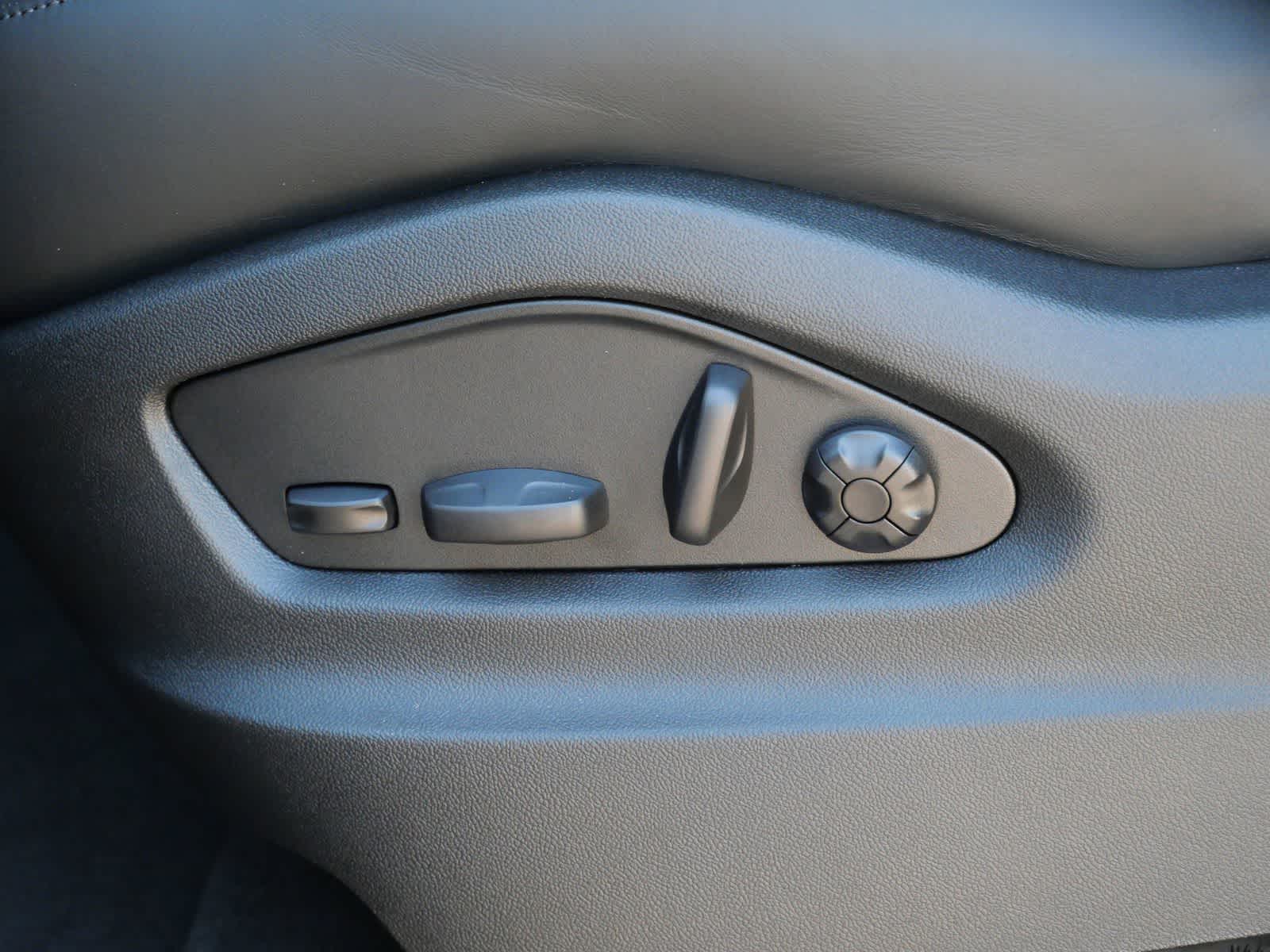 Thumbnail: 2026 Porsche Cayenne - 10