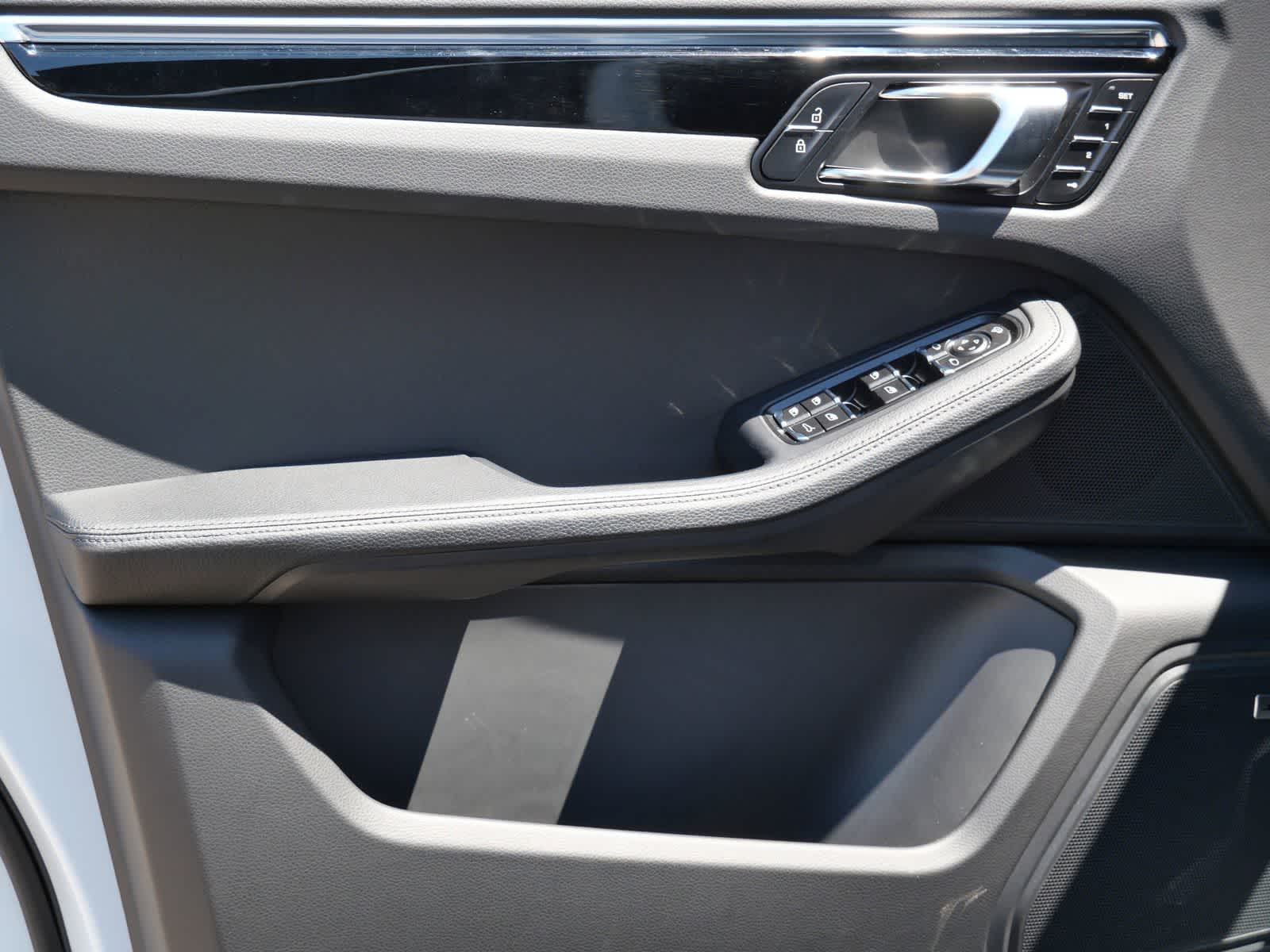 Thumbnail: 2025 Porsche Macan - 9